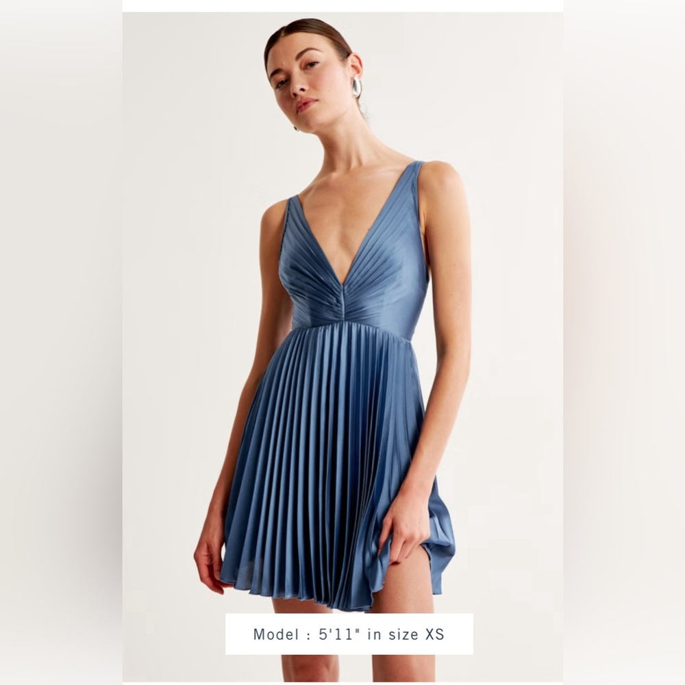 NWT Abercrombie blue pleated plunge mini dress size large